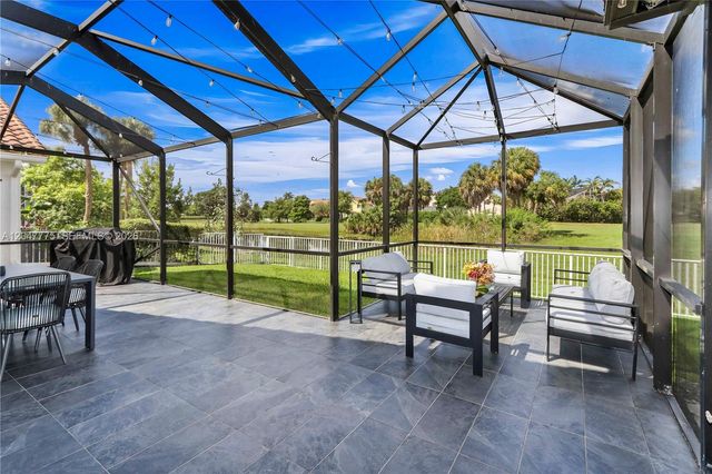 1530 W Lacosta Dr W, Pembroke Pines, FL 33027