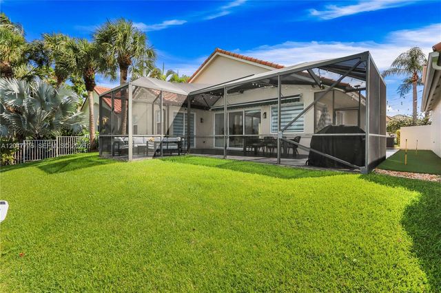 1530 W Lacosta Dr W, Pembroke Pines, FL 33027