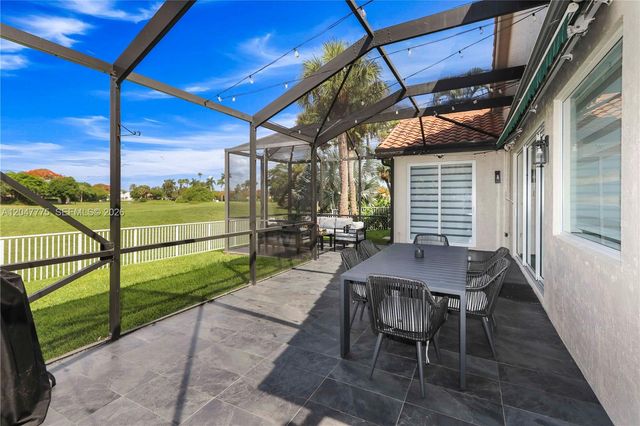 1530 W Lacosta Dr W, Pembroke Pines, FL 33027