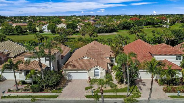 1530 W Lacosta Dr W, Pembroke Pines, FL 33027