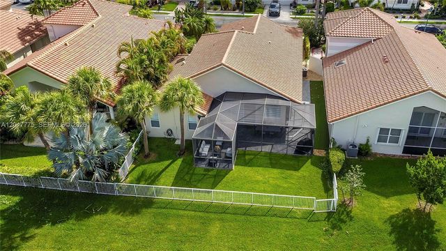 1530 W Lacosta Dr W, Pembroke Pines, FL 33027