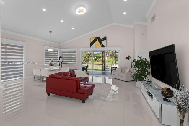 1530 W Lacosta Dr W, Pembroke Pines, FL 33027