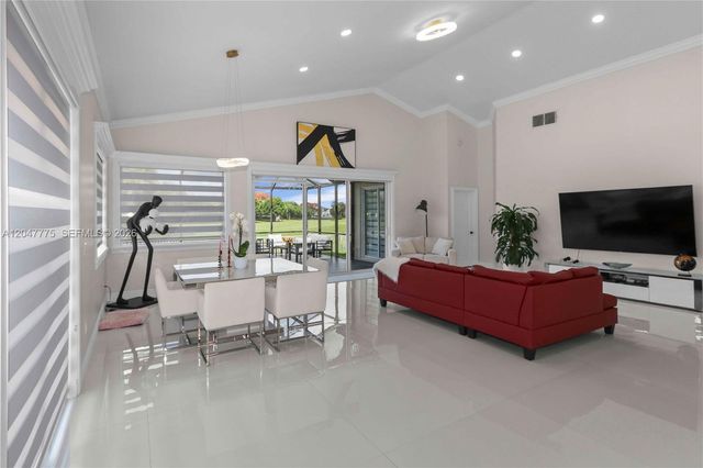 1530 W Lacosta Dr W, Pembroke Pines, FL 33027