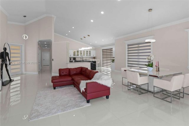 1530 W Lacosta Dr W, Pembroke Pines, FL 33027