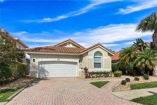 1530 W Lacosta Dr W, Pembroke Pines, FL 33027