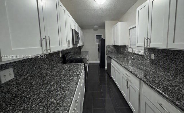 10920 Westwood Lake Dr, Miami, FL 33165