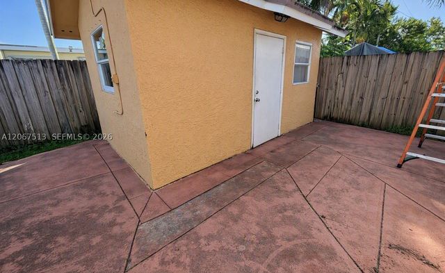 10920 Westwood Lake Dr, Miami, FL 33165