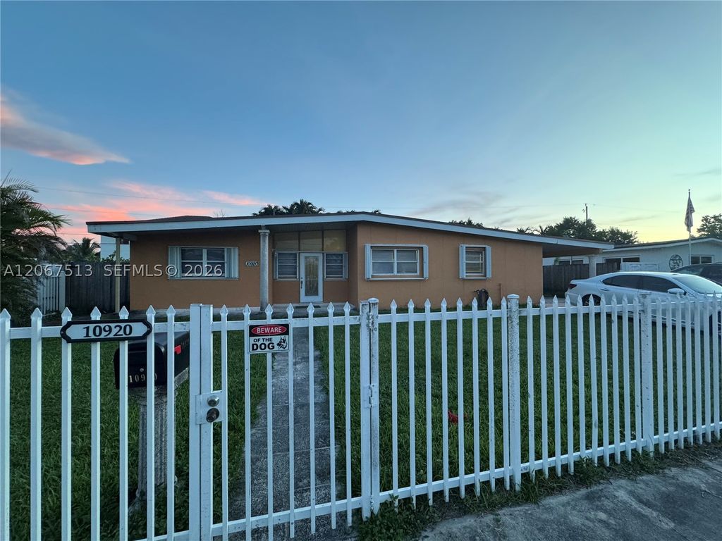10920 Westwood Lake Dr, Miami, FL 33165