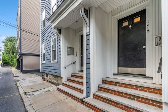 176 Bowen St 3, Boston, MA 02127
