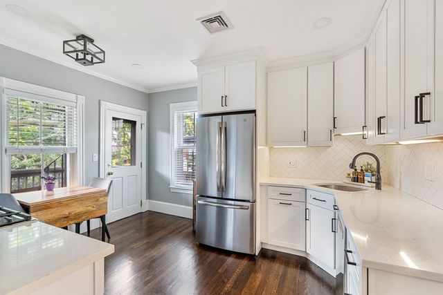 176 Bowen St 3, Boston, MA 02127