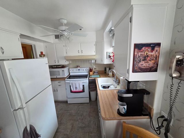 7416 W Winnemac Avenue, Harwood Heights, IL 60706