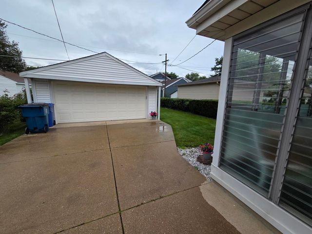 7416 W Winnemac Avenue, Harwood Heights, IL 60706