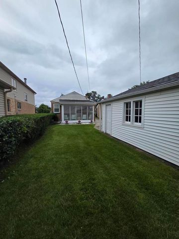 7416 W Winnemac Avenue, Harwood Heights, IL 60706