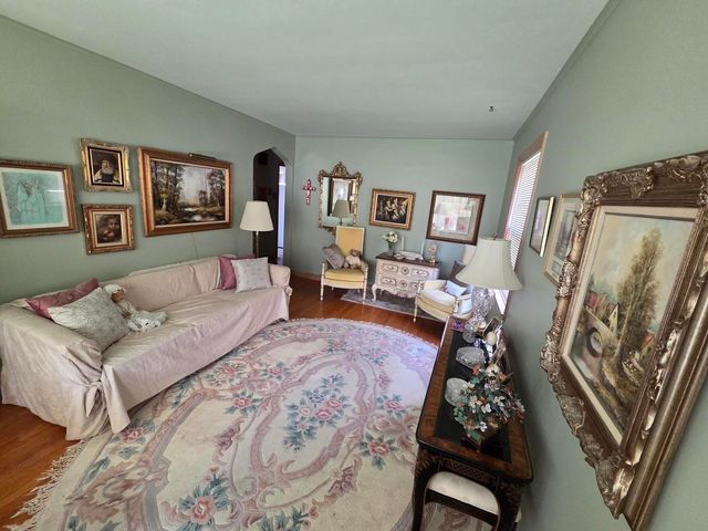 7416 W Winnemac Avenue, Harwood Heights, IL 60706