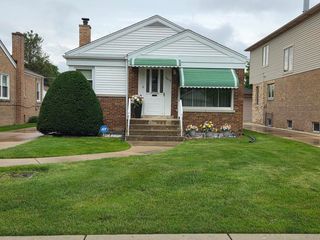 7416 W Winnemac Avenue, Harwood Heights, IL 60706