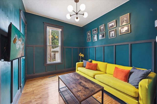 819 24th Avenue NE, Minneapolis, MN 55418