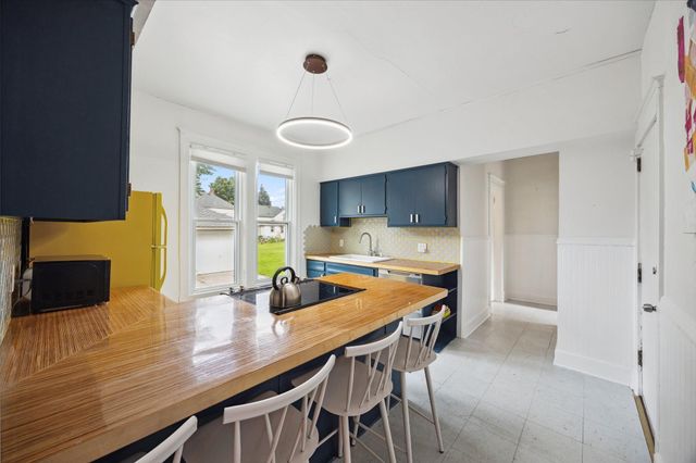 819 24th Avenue NE, Minneapolis, MN 55418