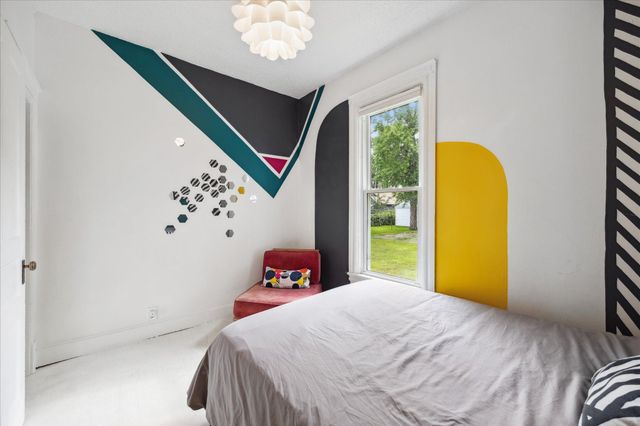 819 24th Avenue NE, Minneapolis, MN 55418