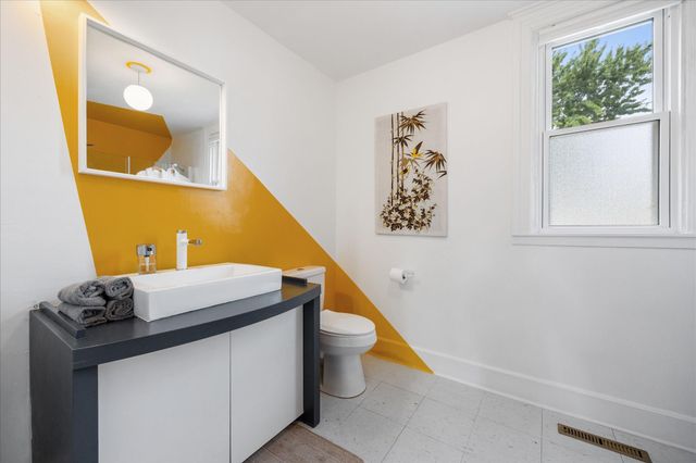 819 24th Avenue NE, Minneapolis, MN 55418