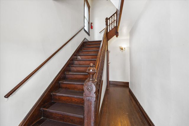 819 24th Avenue NE, Minneapolis, MN 55418