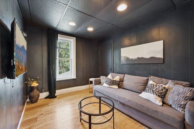 819 24th Avenue NE, Minneapolis, MN 55418