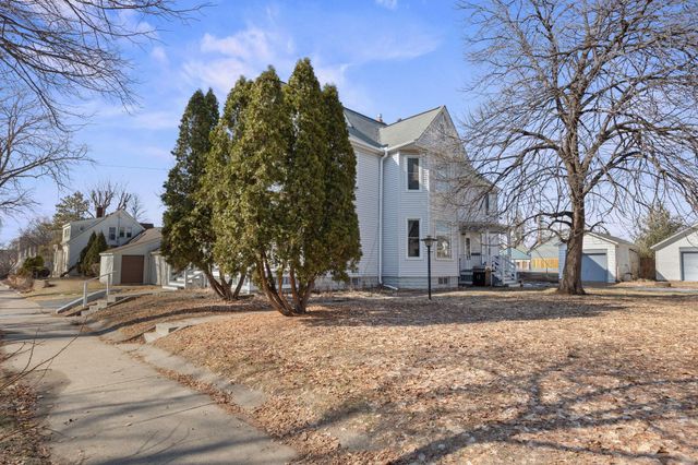 819 24th Avenue NE, Minneapolis, MN 55418