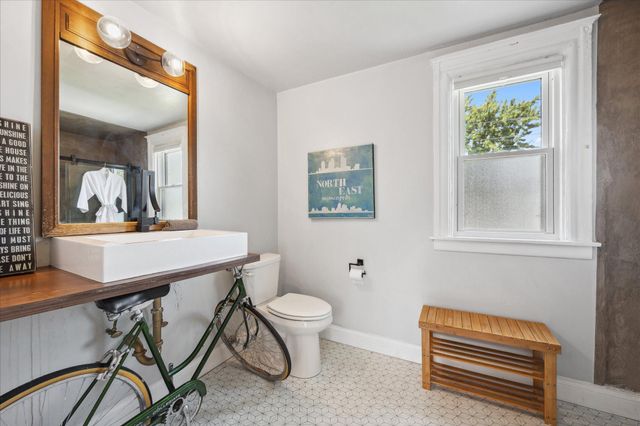 819 24th Avenue NE, Minneapolis, MN 55418