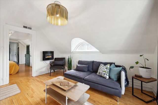 819 24th Avenue NE, Minneapolis, MN 55418