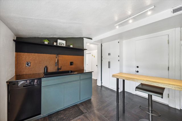 819 24th Avenue NE, Minneapolis, MN 55418