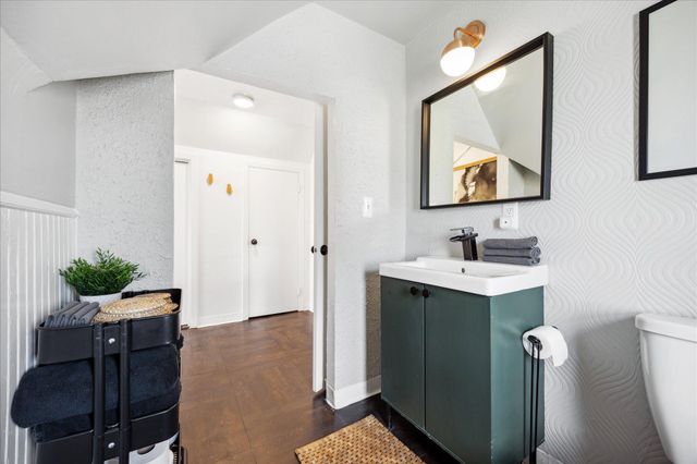 819 24th Avenue NE, Minneapolis, MN 55418