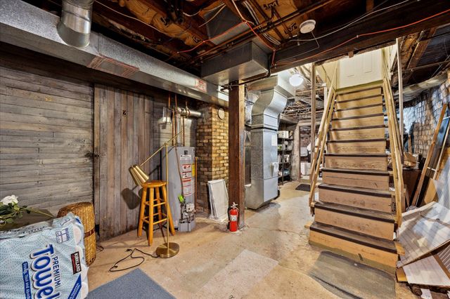 819 24th Avenue NE, Minneapolis, MN 55418