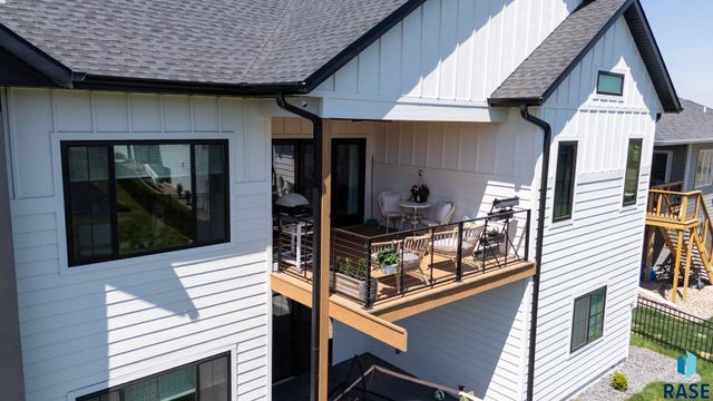 500 N Corsair Cir Circle, Sioux Falls, SD 57110