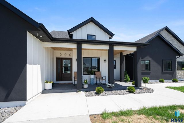 500 N Corsair Cir Circle, Sioux Falls, SD 57110