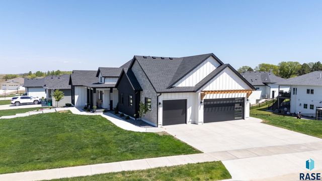 500 N Corsair Cir Circle, Sioux Falls, SD 57110