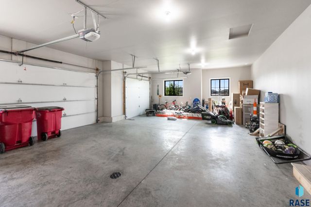 500 N Corsair Cir Circle, Sioux Falls, SD 57110