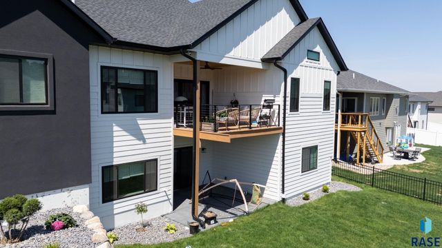 500 N Corsair Cir Circle, Sioux Falls, SD 57110