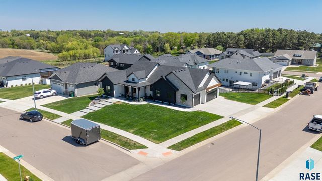 500 N Corsair Cir Circle, Sioux Falls, SD 57110
