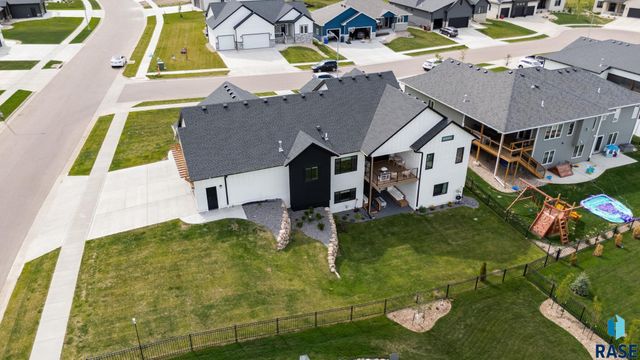500 N Corsair Cir Circle, Sioux Falls, SD 57110