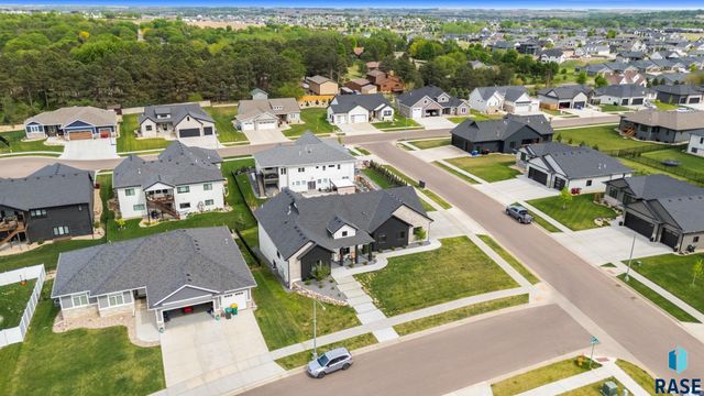 500 N Corsair Cir Circle, Sioux Falls, SD 57110