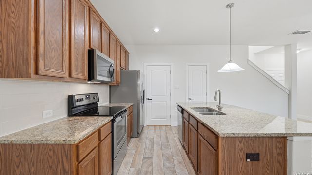 727 GRISTMILL DR, New Braunfels, TX 78130