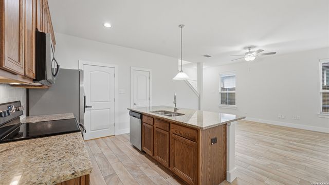 727 GRISTMILL DR, New Braunfels, TX 78130