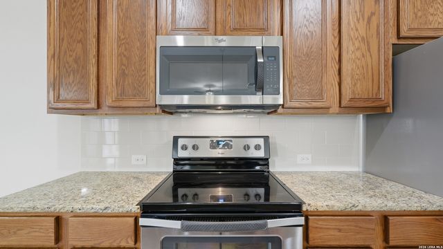 727 GRISTMILL DR, New Braunfels, TX 78130