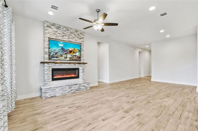 941 Del Raphael DR, Leander, TX 78641
