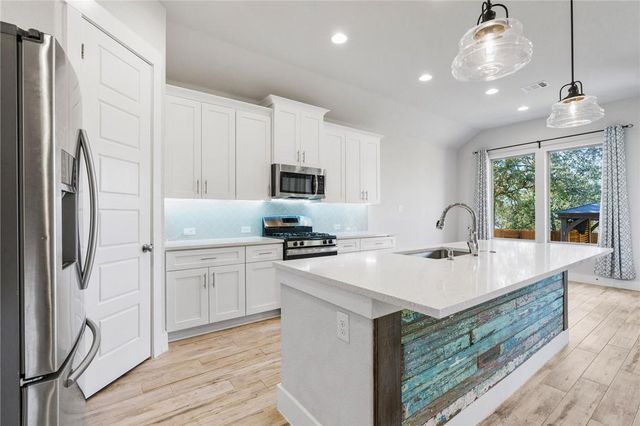 941 Del Raphael DR, Leander, TX 78641