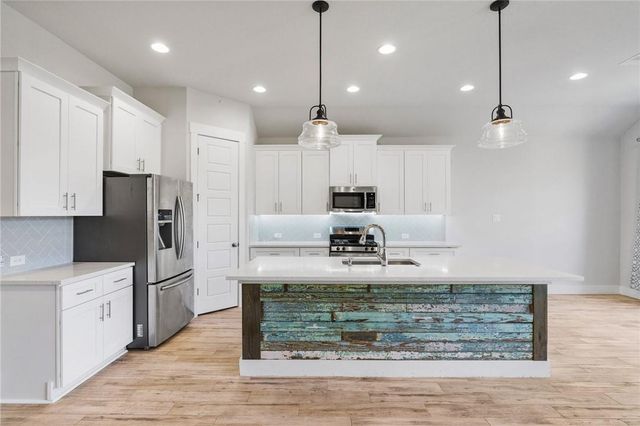 941 Del Raphael DR, Leander, TX 78641