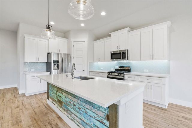 941 Del Raphael DR, Leander, TX 78641
