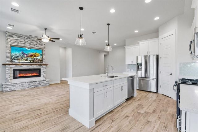 941 Del Raphael DR, Leander, TX 78641