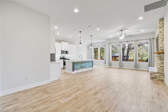 941 Del Raphael DR, Leander, TX 78641