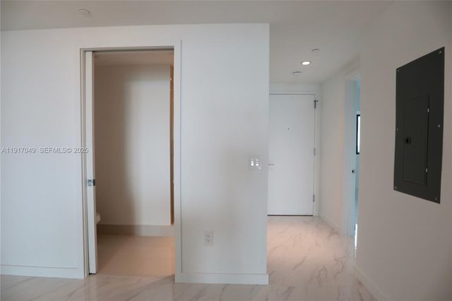 650 NE 32 1207, Miami, FL 33137