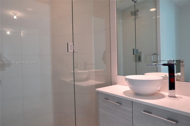 650 NE 32 1207, Miami, FL 33137